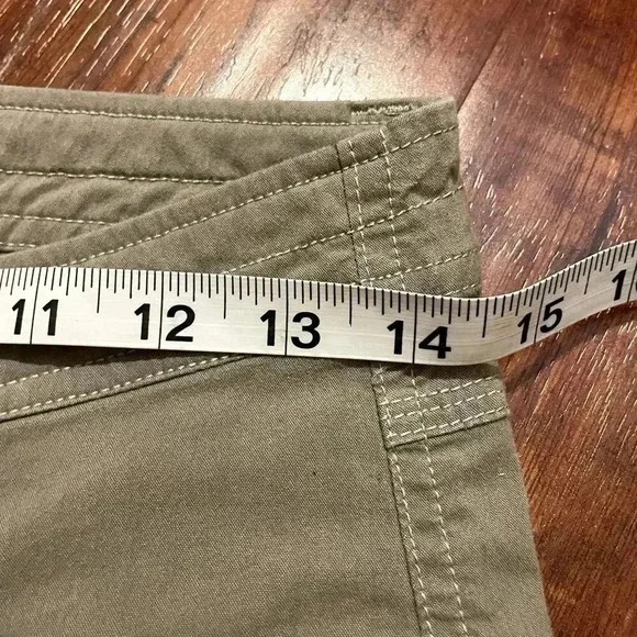 Kuhl Womens 2 Capri Pants Beige Cargo Pockets Camping Hiking Outdoor Gardening - Picture 10 of 15